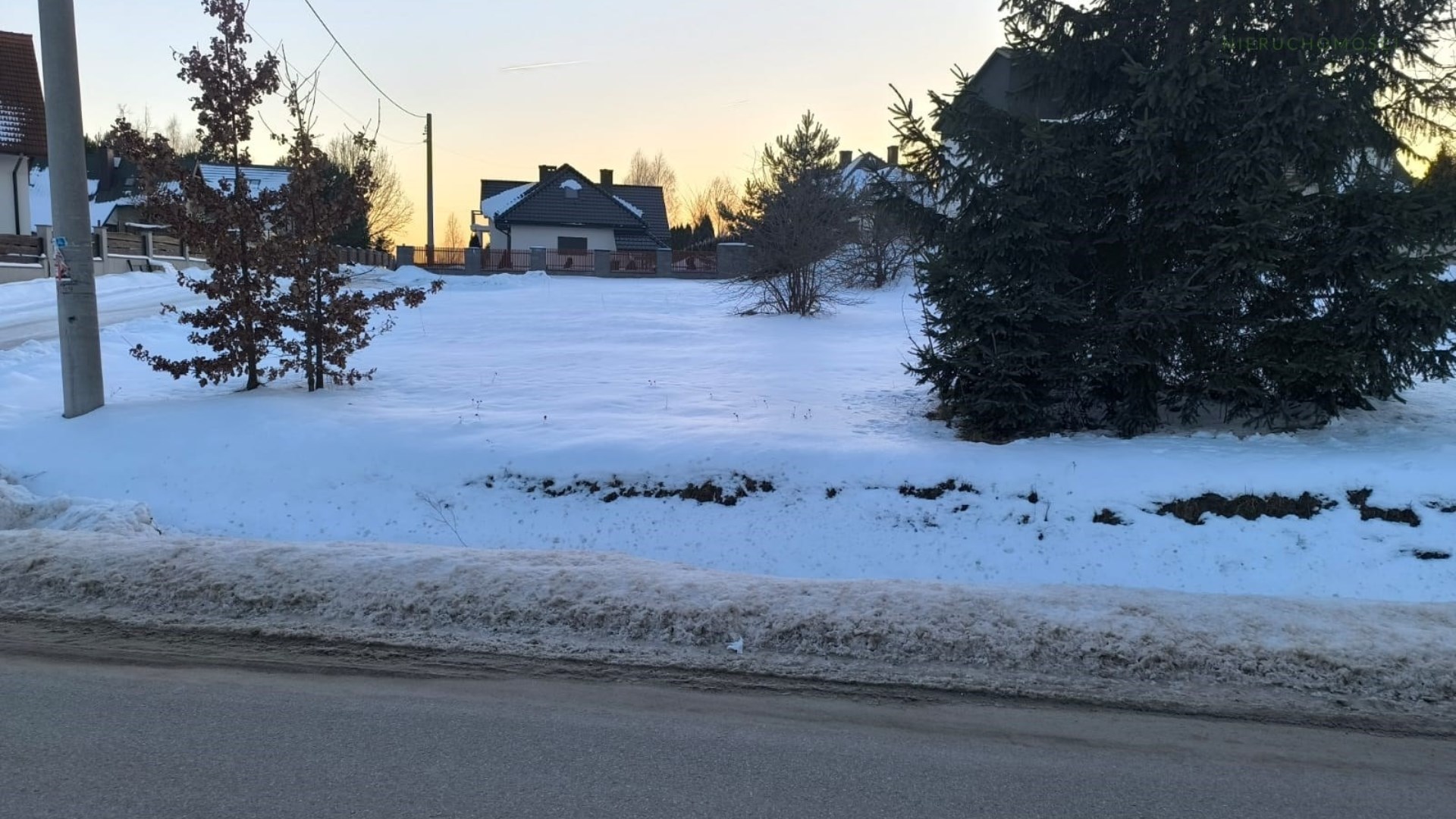 Działka na sprzedaż